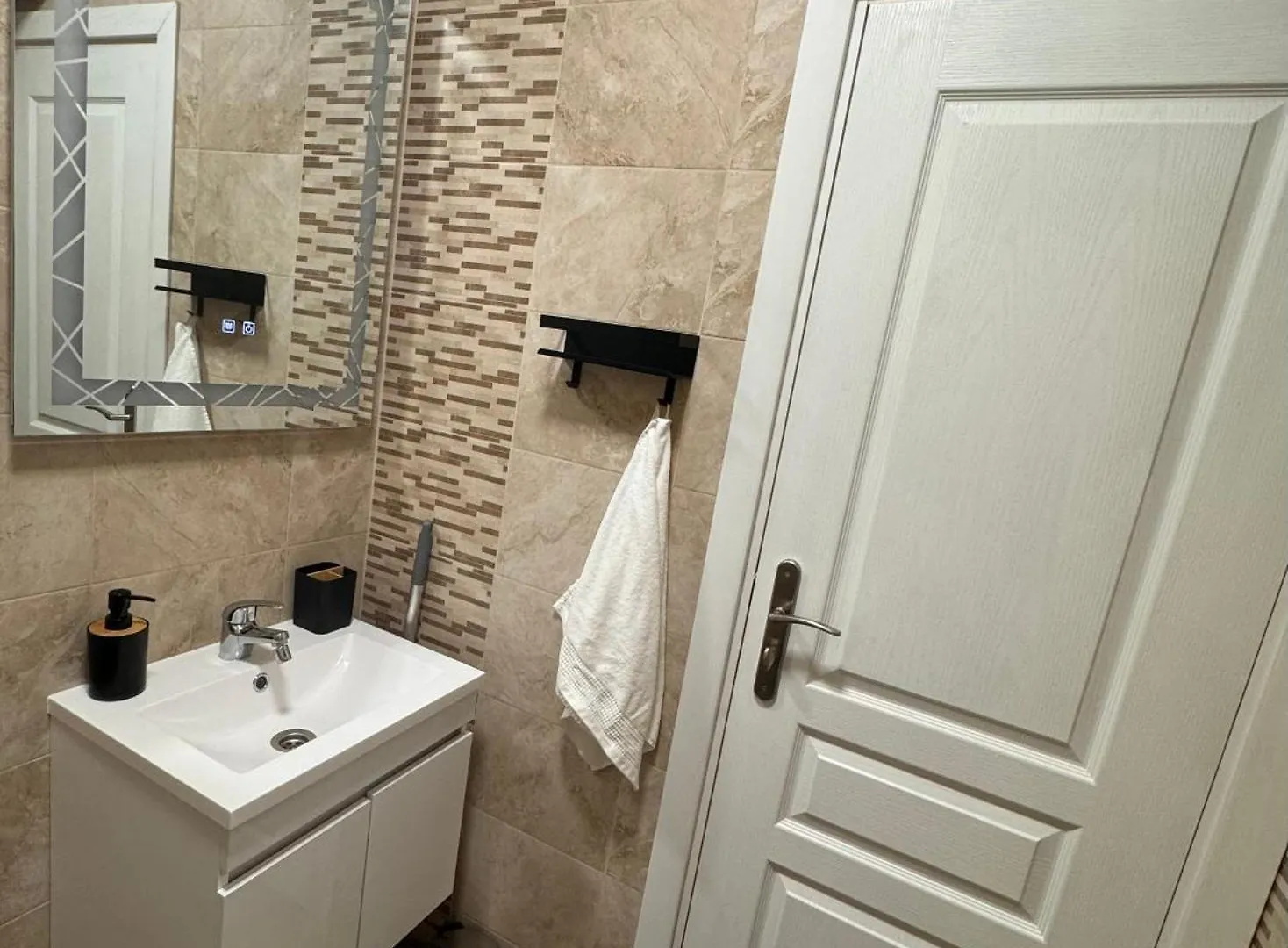Goldy Central Beach Apartment With Private Garden Burgas
