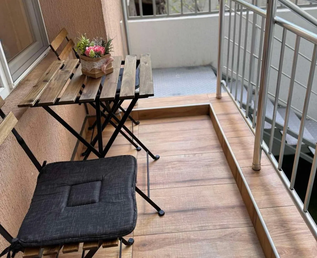 Goldy Central Beach Apartment With Private Garden Burgas