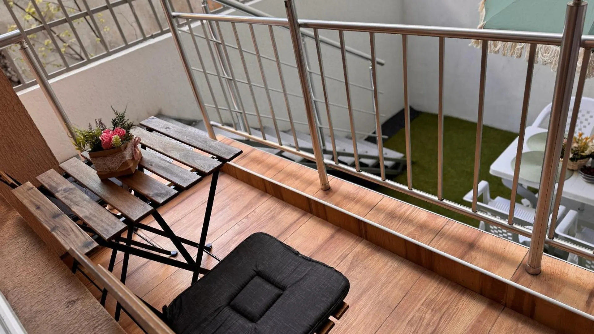 Goldy Central Beach Apartment With Private Garden Burgas