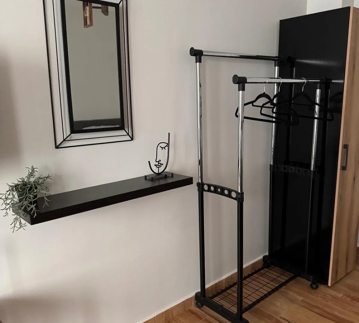 Goldy Central Beach Apartment With Private Garden Burgas