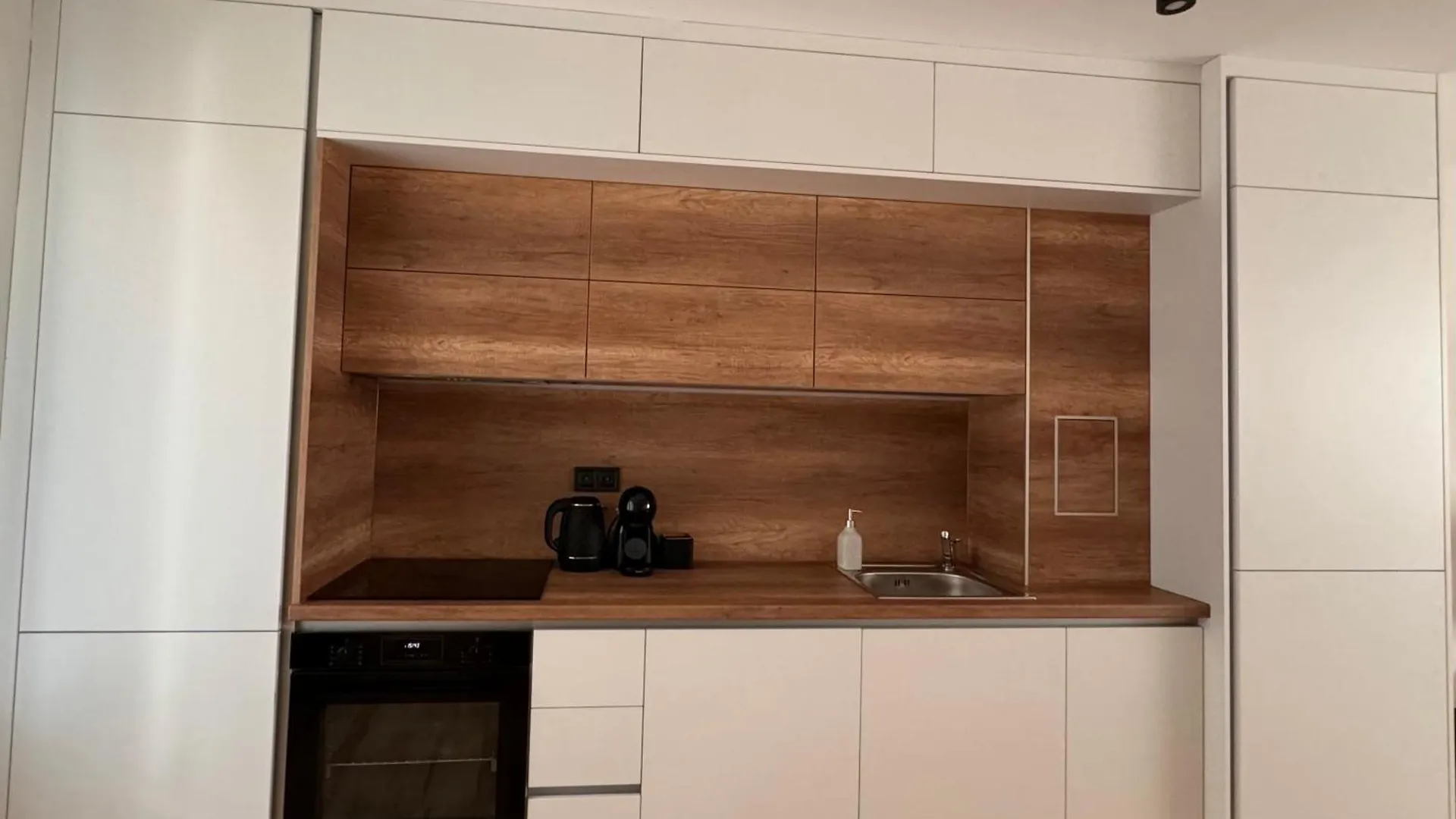 Goldy Central Beach Apartment With Private Garden Burgas